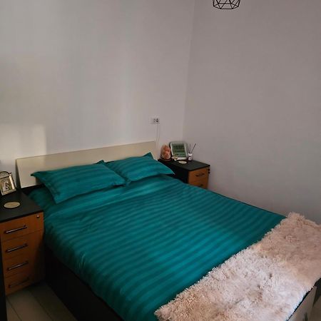 Luxury 1 Bedroom Apartment Roşu Exteriör bild